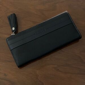New Roots Black Leather wallet